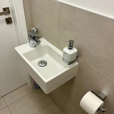 Klingerka 007 2 Separate Bedrooms Parking Included *