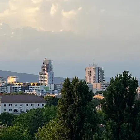 Апартаменты Klingerka 007 2 Separate Bedrooms Parking Included Братислава