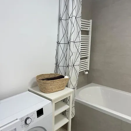 Апартаменти Klingerka 007 2 Separate Bedrooms Parking Included