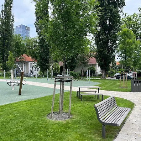 Апартаменты Klingerka 007 2 Separate Bedrooms Parking Included *