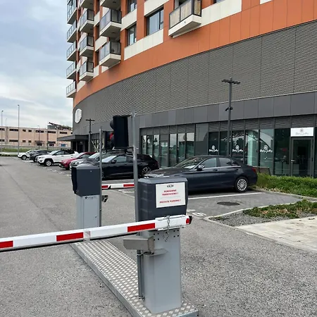 Klingerka 007 2 Separate Bedrooms Parking Included Апартаменты