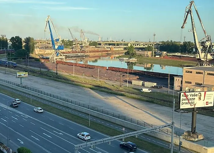 Klingerka 007 2 Separate Bedrooms Parking Included شقة