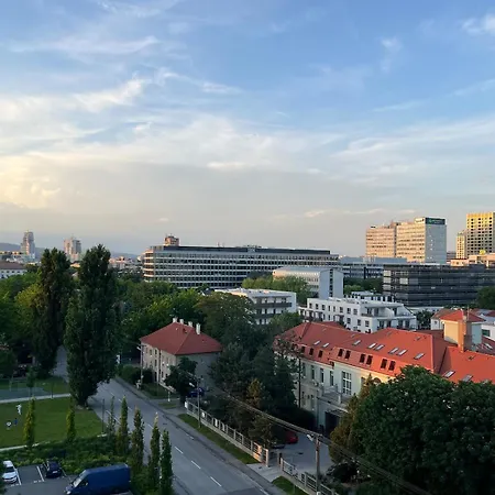 Klingerka 007 2 Separate Bedrooms Parking Included * ברטיסלאבה