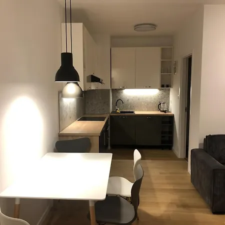 Klingerka 007 2 Separate Bedrooms Parking Included דירה