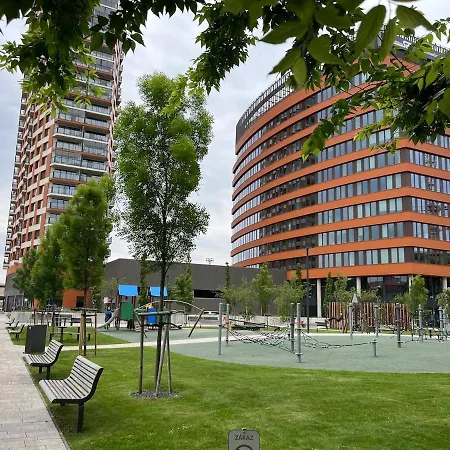 Klingerka 007 2 Separate Bedrooms Parking Included *